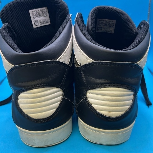 Adidas Hard Court Black/White/Gold size 6 Casual Sneakers - Picture 4 of 9